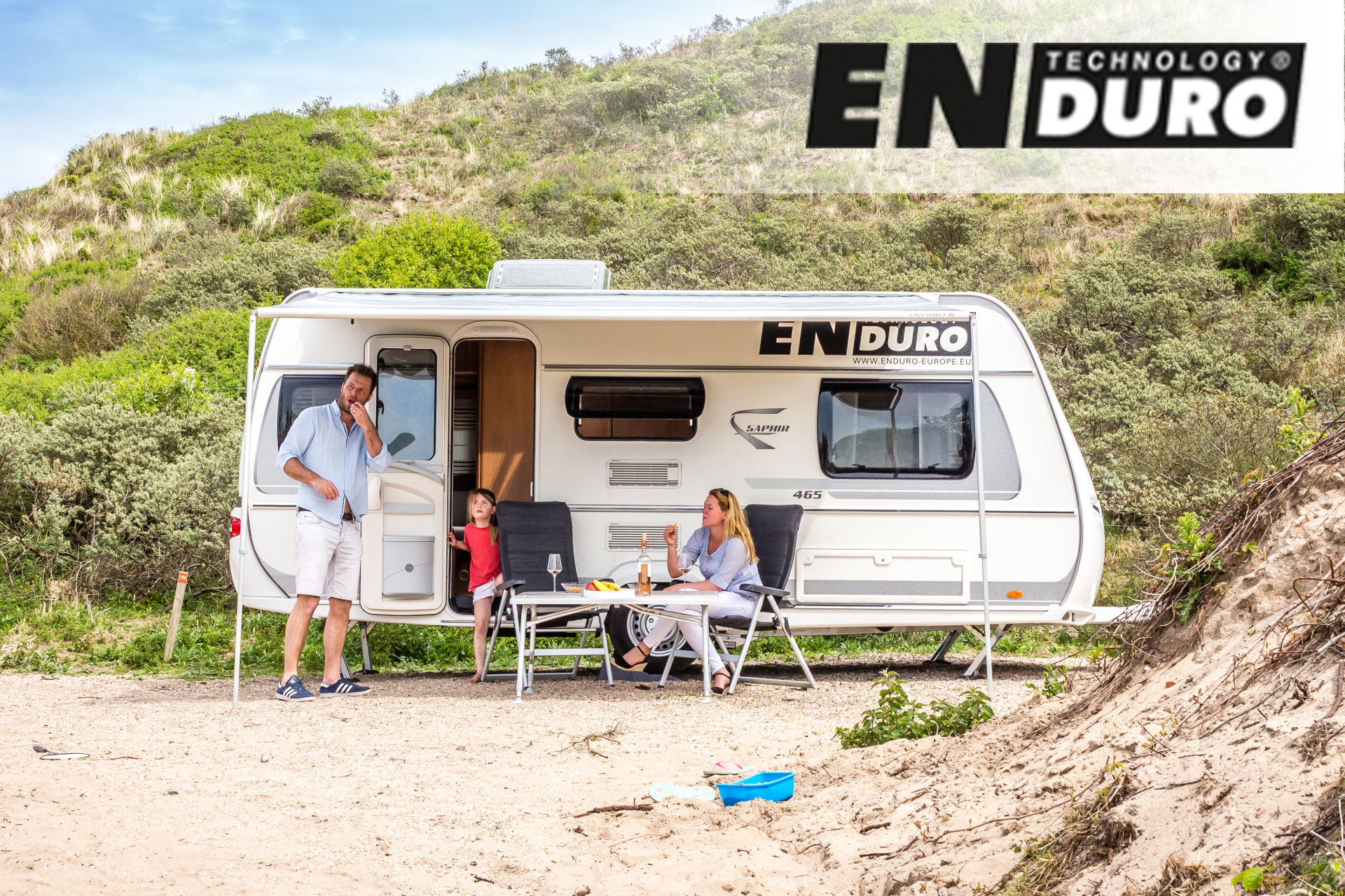 Caravan met gezin welke leid naar de website van Enduro Technology
